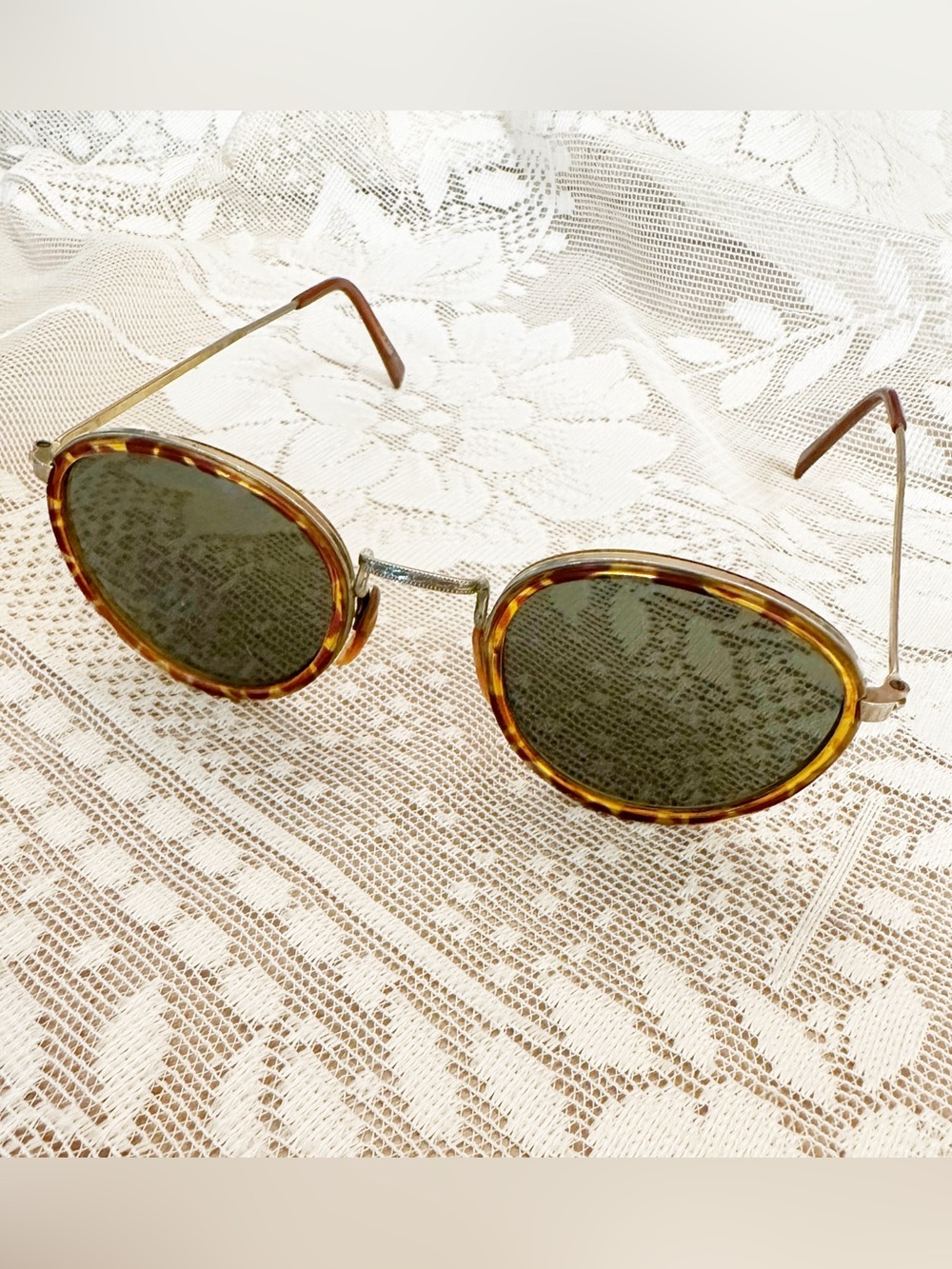 Aviator Style Sunglasses with Dark Lenses